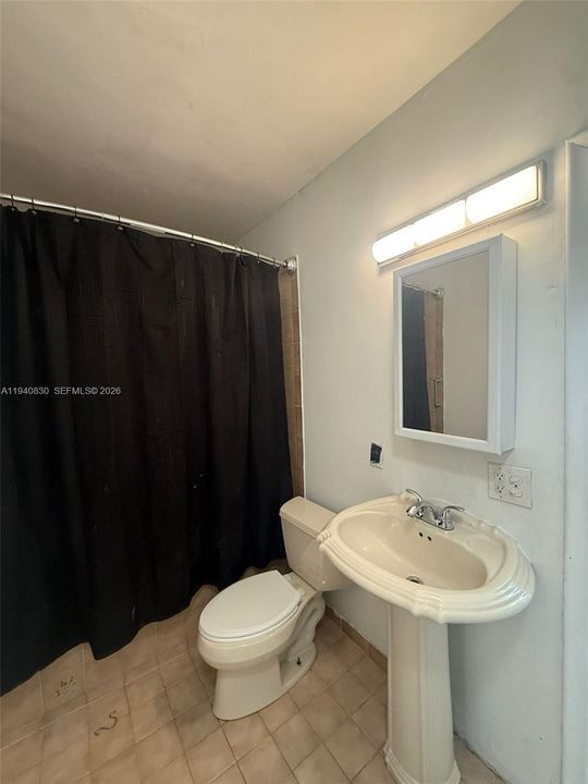 For Rent: $1,700 (1 beds, 1 baths, 2595 Square Feet)