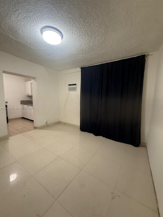 For Rent: $1,700 (1 beds, 1 baths, 2595 Square Feet)