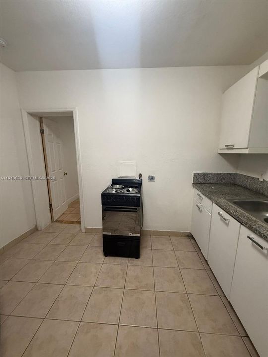 For Rent: $1,700 (1 beds, 1 baths, 2595 Square Feet)