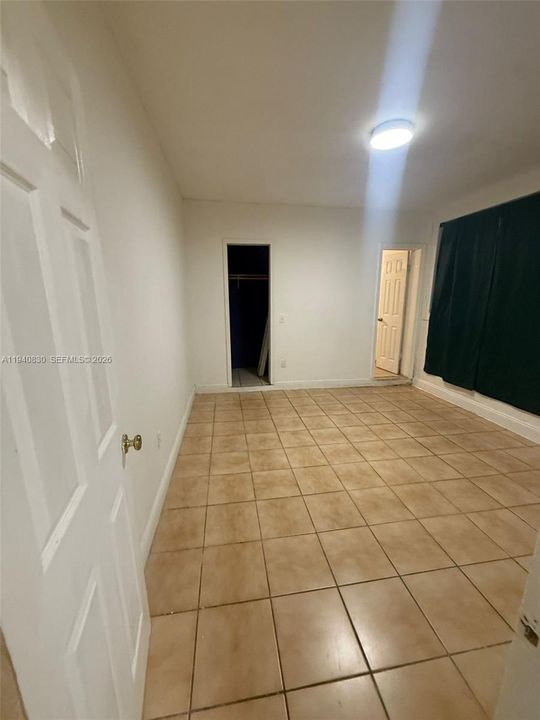 For Rent: $1,700 (1 beds, 1 baths, 2595 Square Feet)