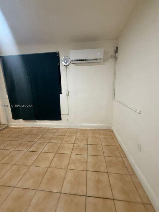 For Rent: $1,700 (1 beds, 1 baths, 2595 Square Feet)