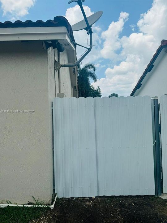 For Rent: $1,300 (1 beds, 1 baths, 1260 Square Feet)