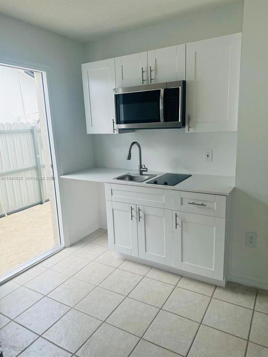 For Rent: $1,300 (1 beds, 1 baths, 1260 Square Feet)