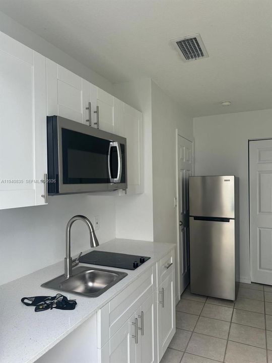 For Rent: $1,300 (1 beds, 1 baths, 1260 Square Feet)