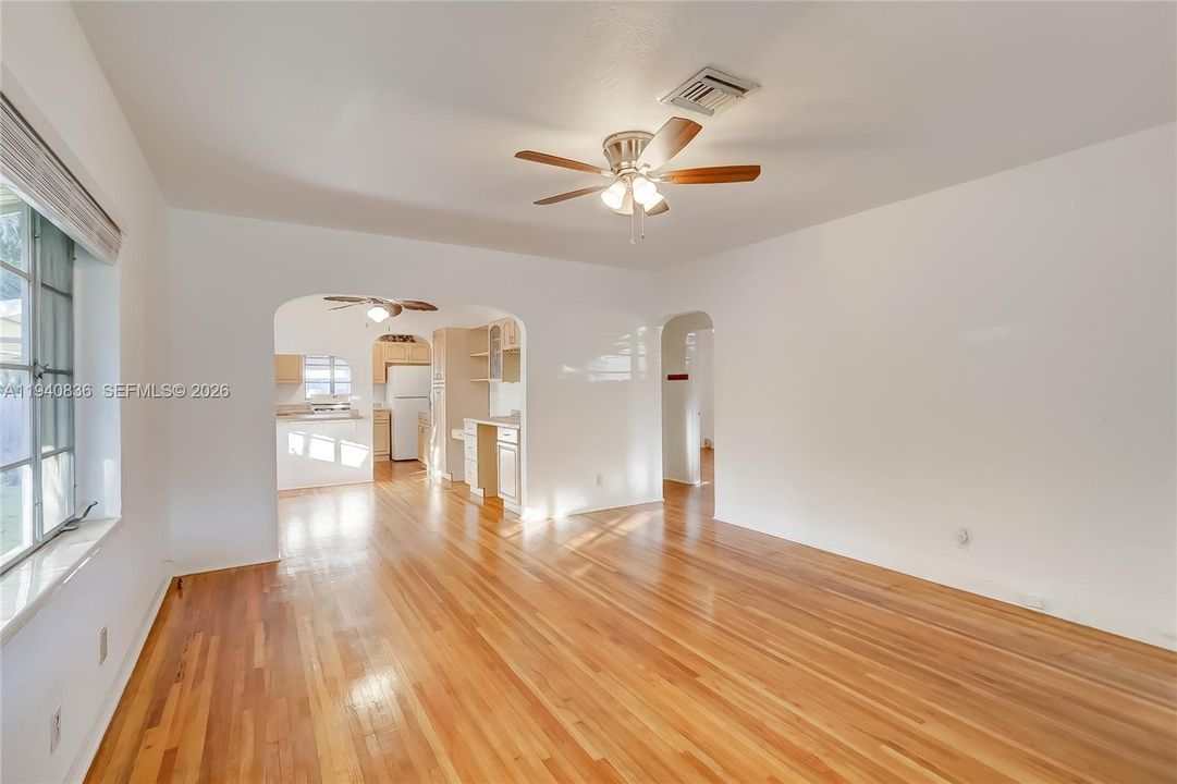 En Renta: $3,000 (2 camas, 2 baños, 2367 Pies cuadrados)