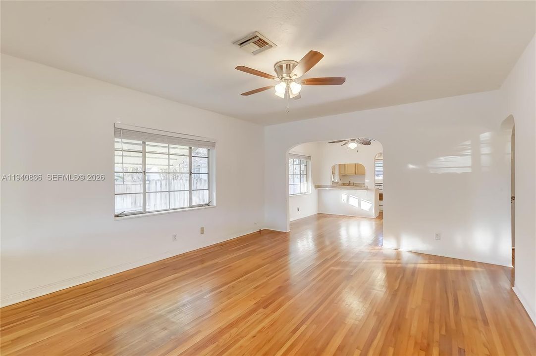 En Renta: $3,000 (2 camas, 2 baños, 2367 Pies cuadrados)