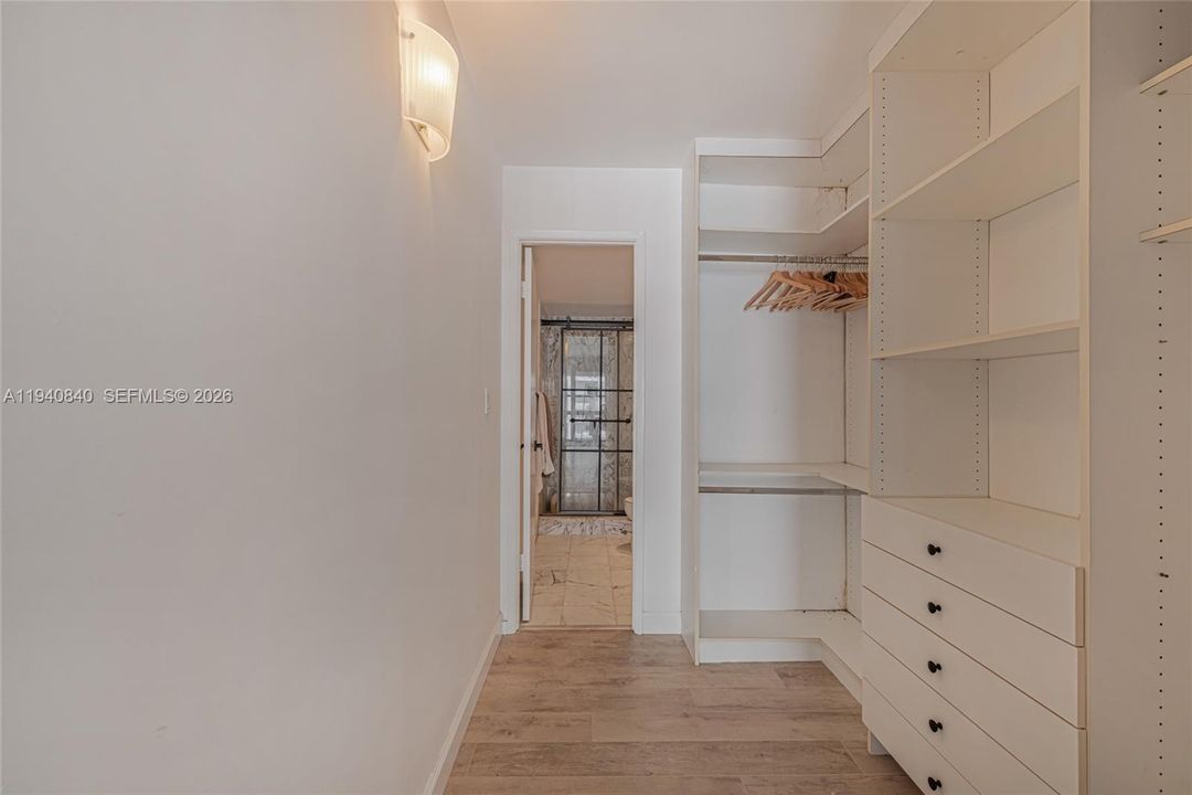 出租: $5,150 (2 贝兹, 2 浴室, 1640 平方英尺)