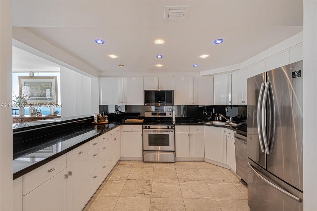 出租: $5,150 (2 贝兹, 2 浴室, 1640 平方英尺)