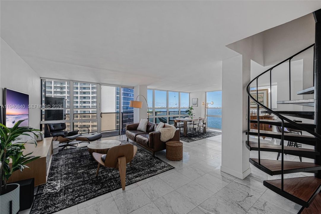 出租: $5,150 (2 贝兹, 2 浴室, 1640 平方英尺)