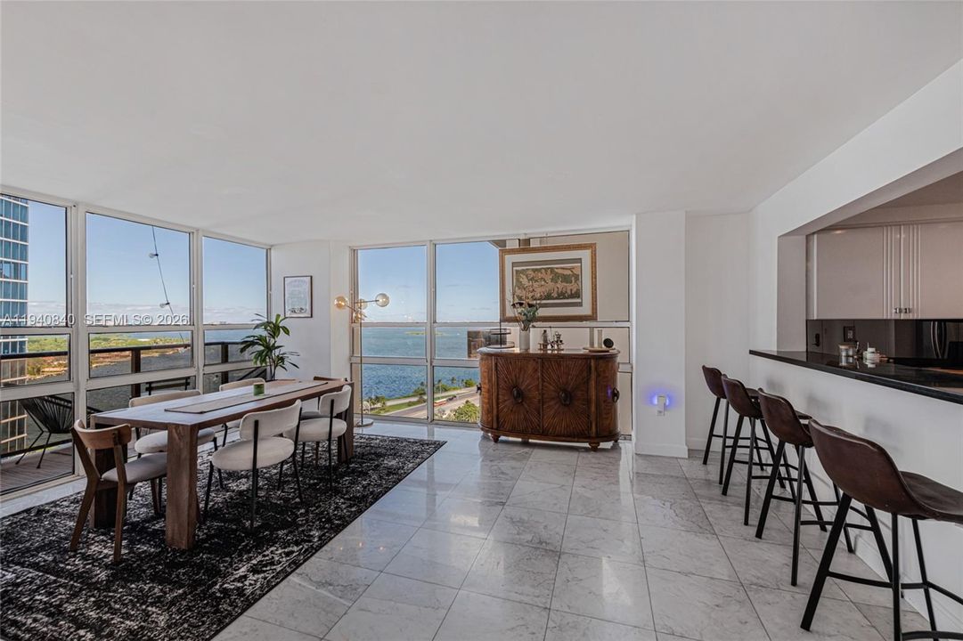 出租: $5,150 (2 贝兹, 2 浴室, 1640 平方英尺)