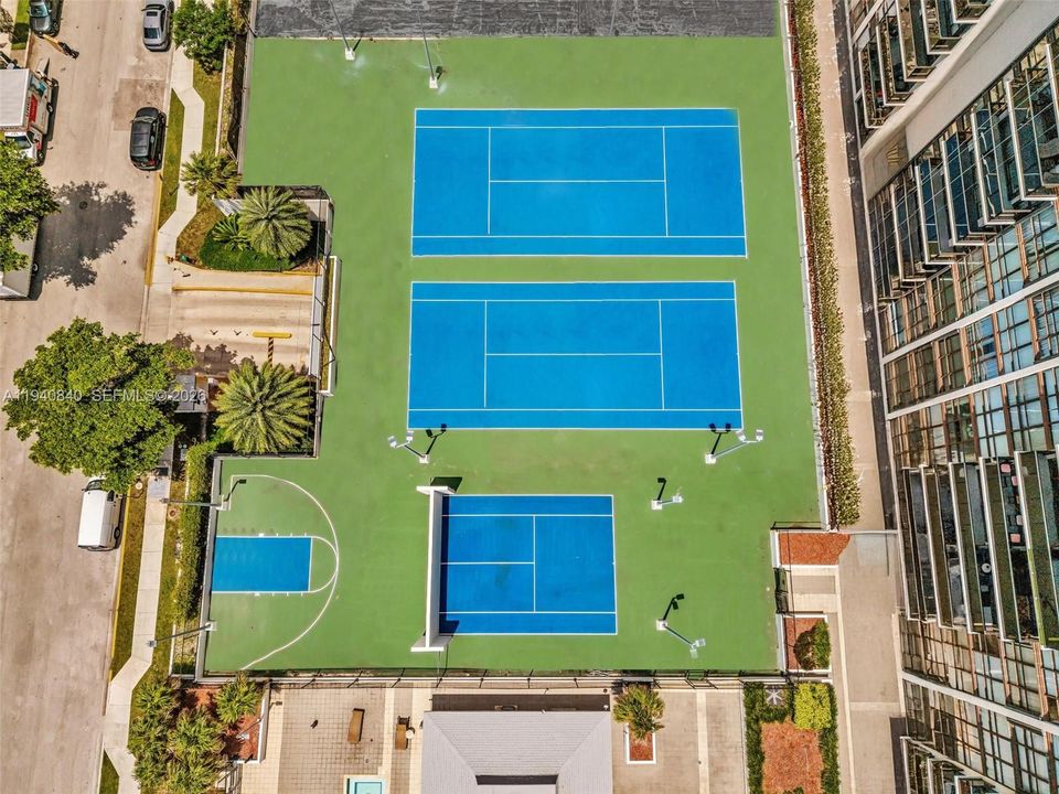 出租: $5,150 (2 贝兹, 2 浴室, 1640 平方英尺)