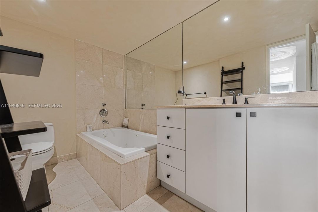 出租: $5,150 (2 贝兹, 2 浴室, 1640 平方英尺)