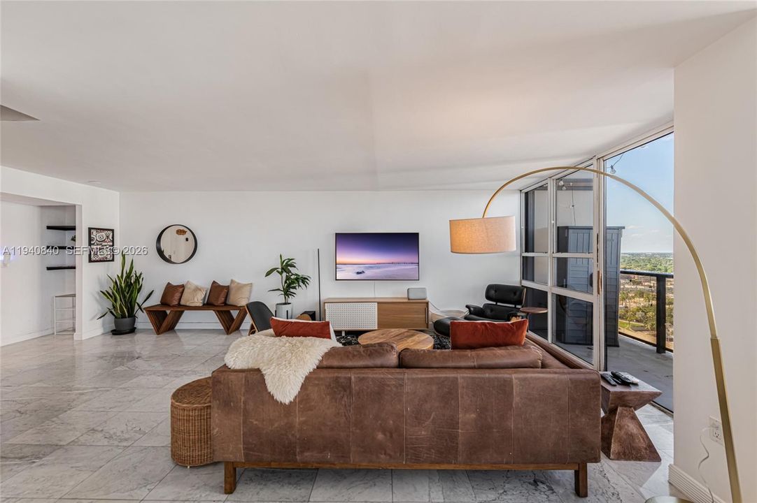 出租: $5,150 (2 贝兹, 2 浴室, 1640 平方英尺)