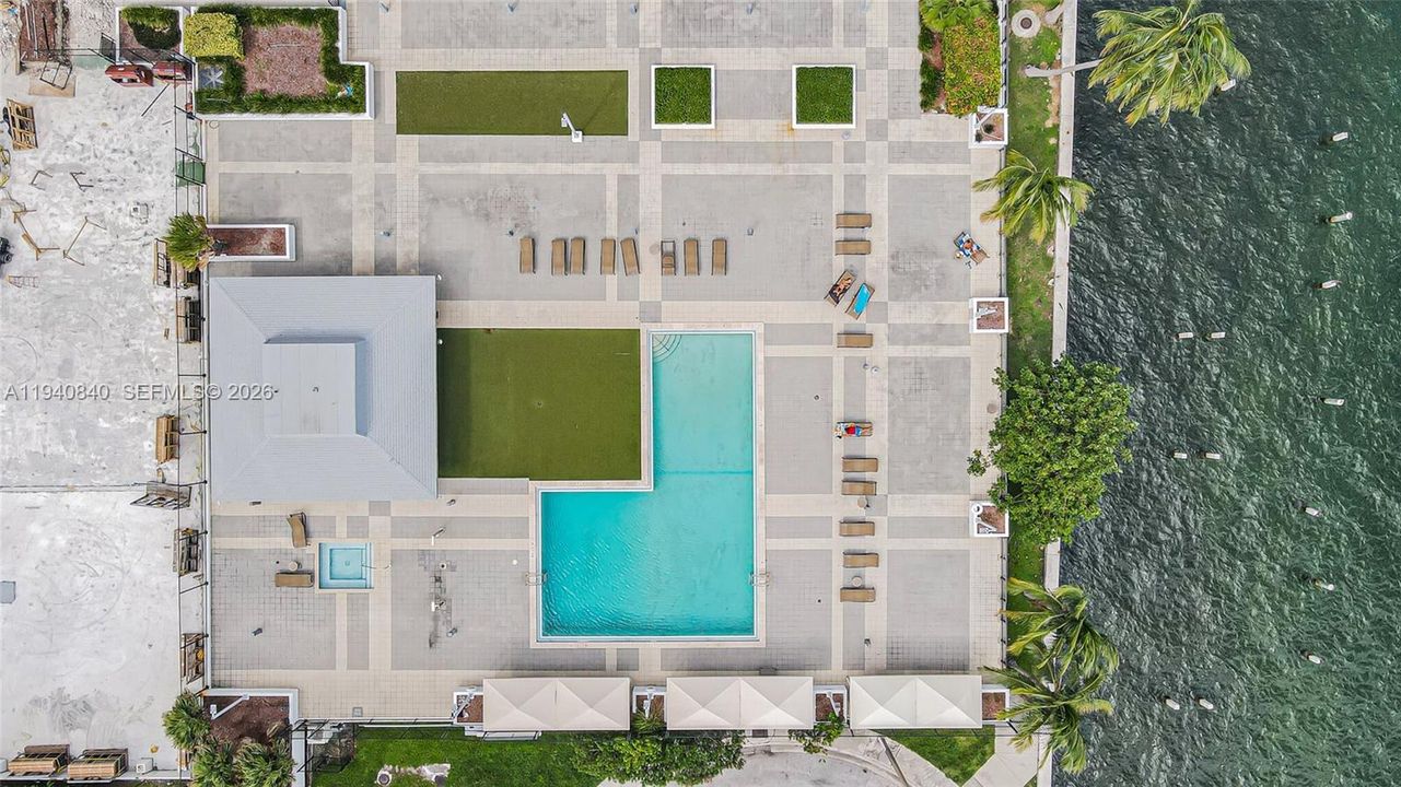 出租: $5,150 (2 贝兹, 2 浴室, 1640 平方英尺)