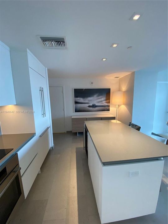 For Rent: $6,590 (2 beds, 2 baths, 1383 Square Feet)