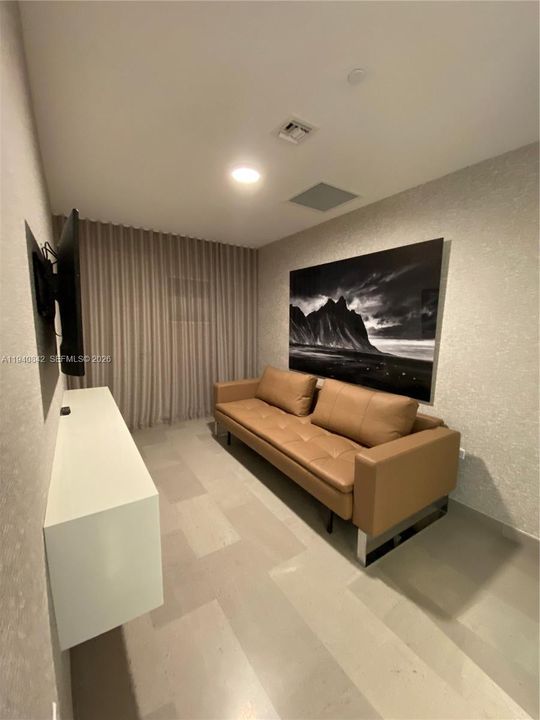 For Rent: $6,590 (2 beds, 2 baths, 1383 Square Feet)