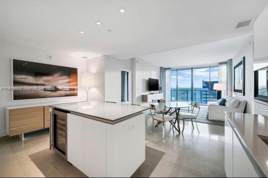 For Rent: $6,590 (2 beds, 2 baths, 1383 Square Feet)