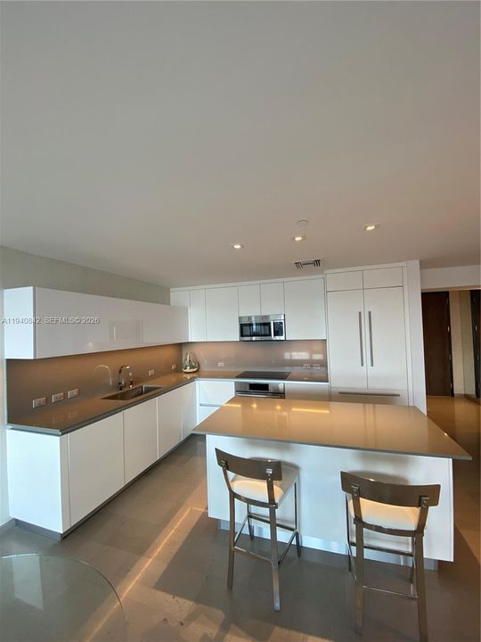 For Rent: $6,590 (2 beds, 2 baths, 1383 Square Feet)