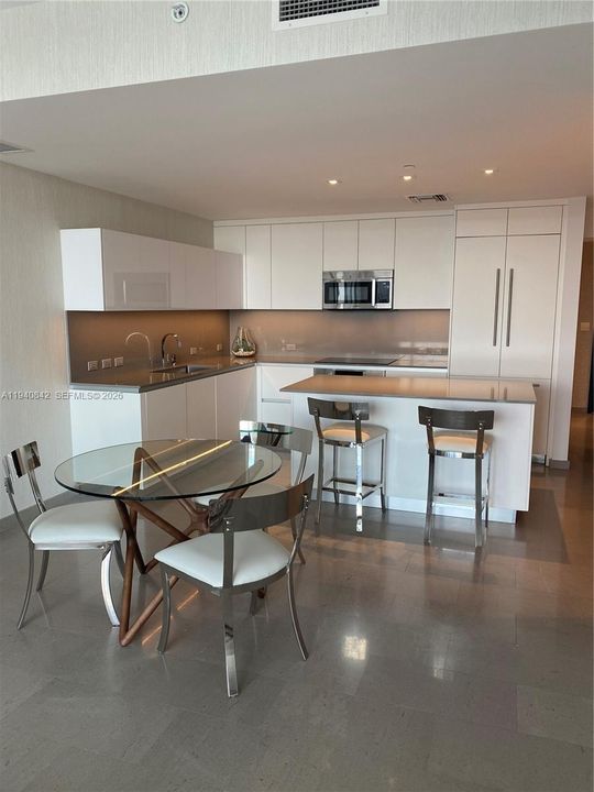 For Rent: $6,590 (2 beds, 2 baths, 1383 Square Feet)