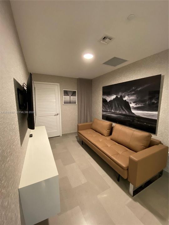 For Rent: $6,590 (2 beds, 2 baths, 1383 Square Feet)