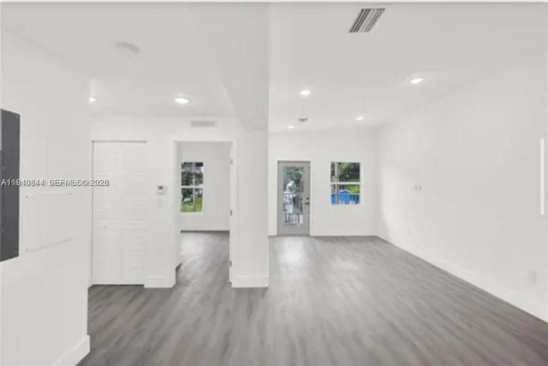 For Rent: $3,200 (3 beds, 2 baths, 2028 Square Feet)