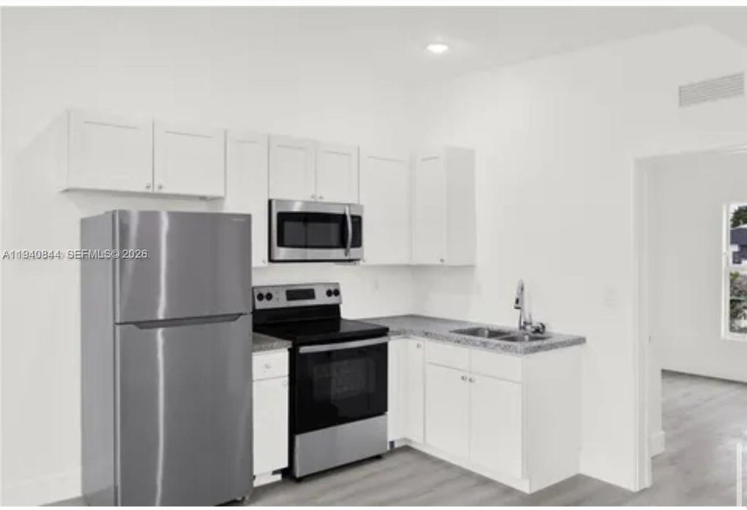 For Rent: $3,200 (3 beds, 2 baths, 2028 Square Feet)