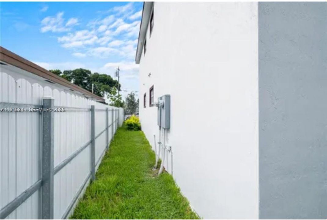 For Rent: $3,200 (3 beds, 2 baths, 2028 Square Feet)