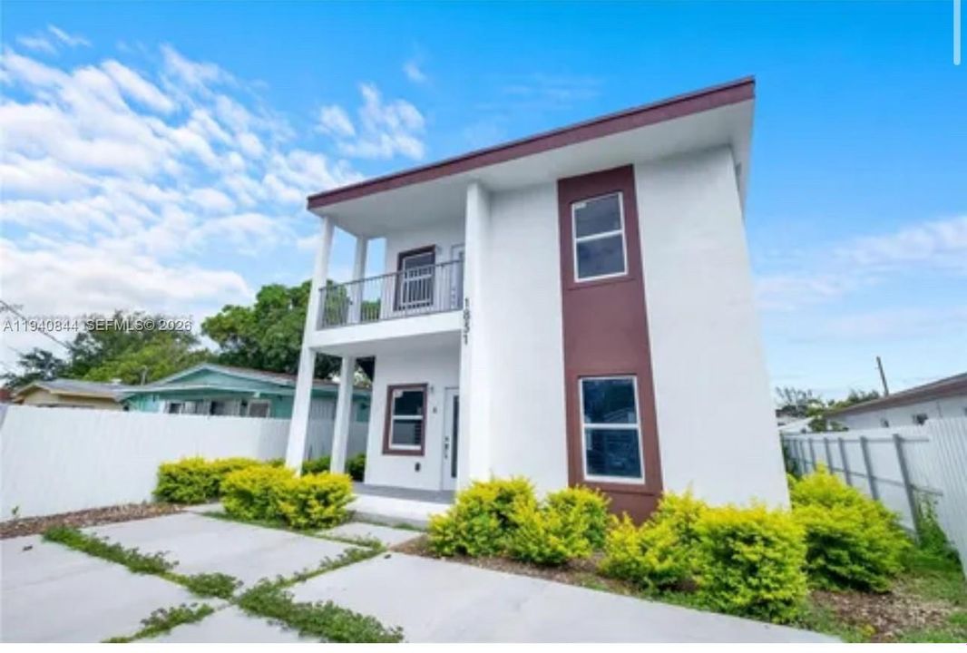 For Rent: $3,200 (3 beds, 2 baths, 2028 Square Feet)