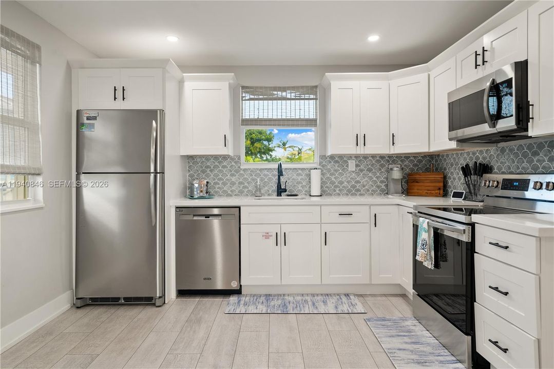 For Sale: $2,395,000 (4 beds, 2 baths, 1716 Square Feet)