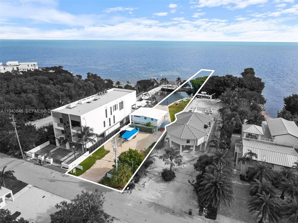 For Sale: $2,395,000 (4 beds, 2 baths, 1716 Square Feet)