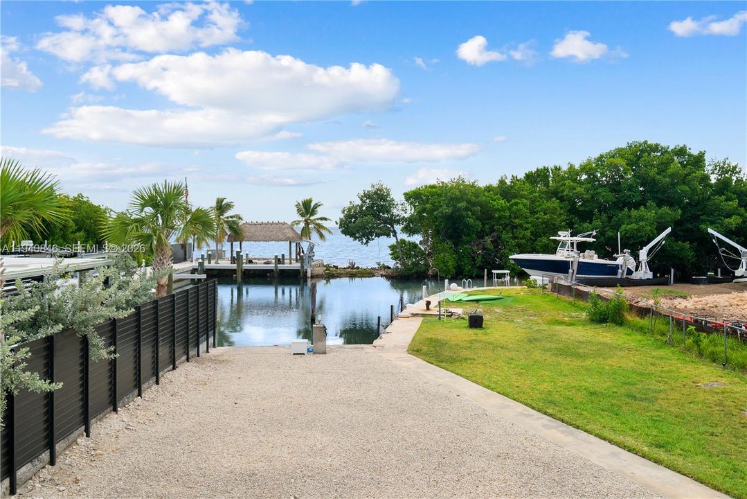 For Sale: $2,395,000 (4 beds, 2 baths, 1716 Square Feet)