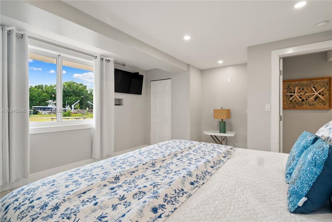 For Sale: $2,395,000 (4 beds, 2 baths, 1716 Square Feet)