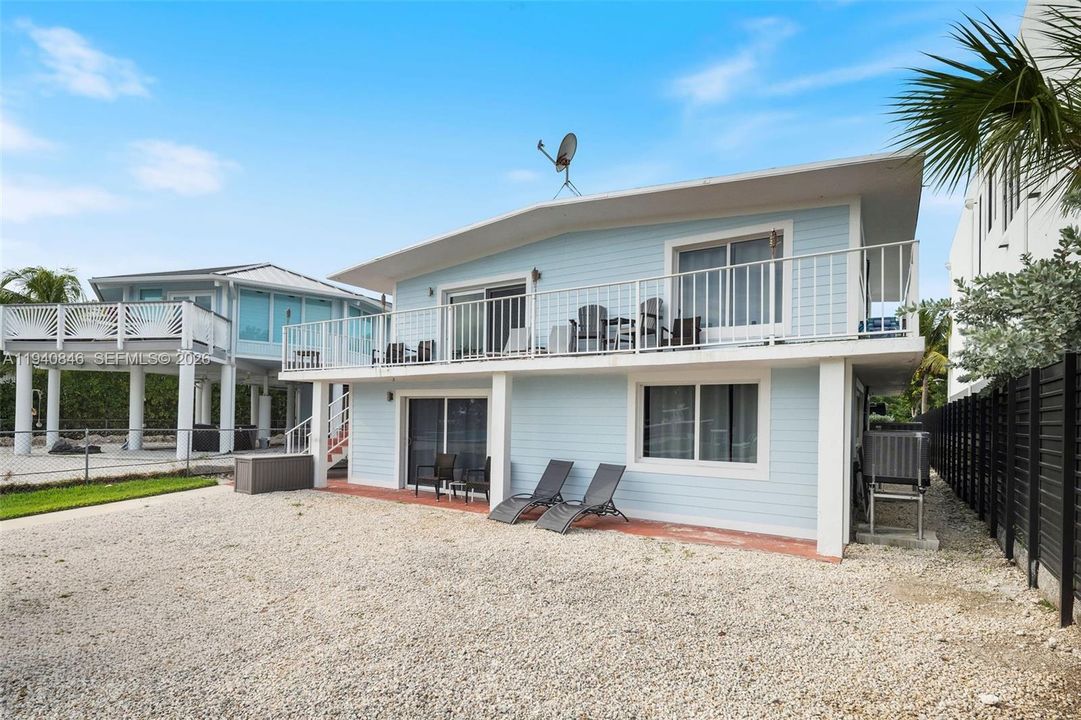 For Sale: $2,395,000 (4 beds, 2 baths, 1716 Square Feet)