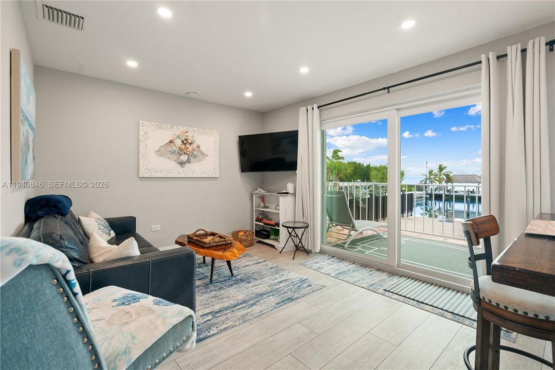 For Sale: $2,395,000 (4 beds, 2 baths, 1716 Square Feet)