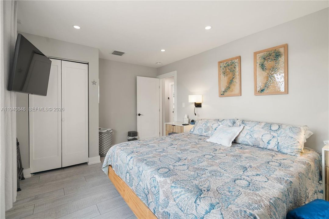 For Sale: $2,395,000 (4 beds, 2 baths, 1716 Square Feet)