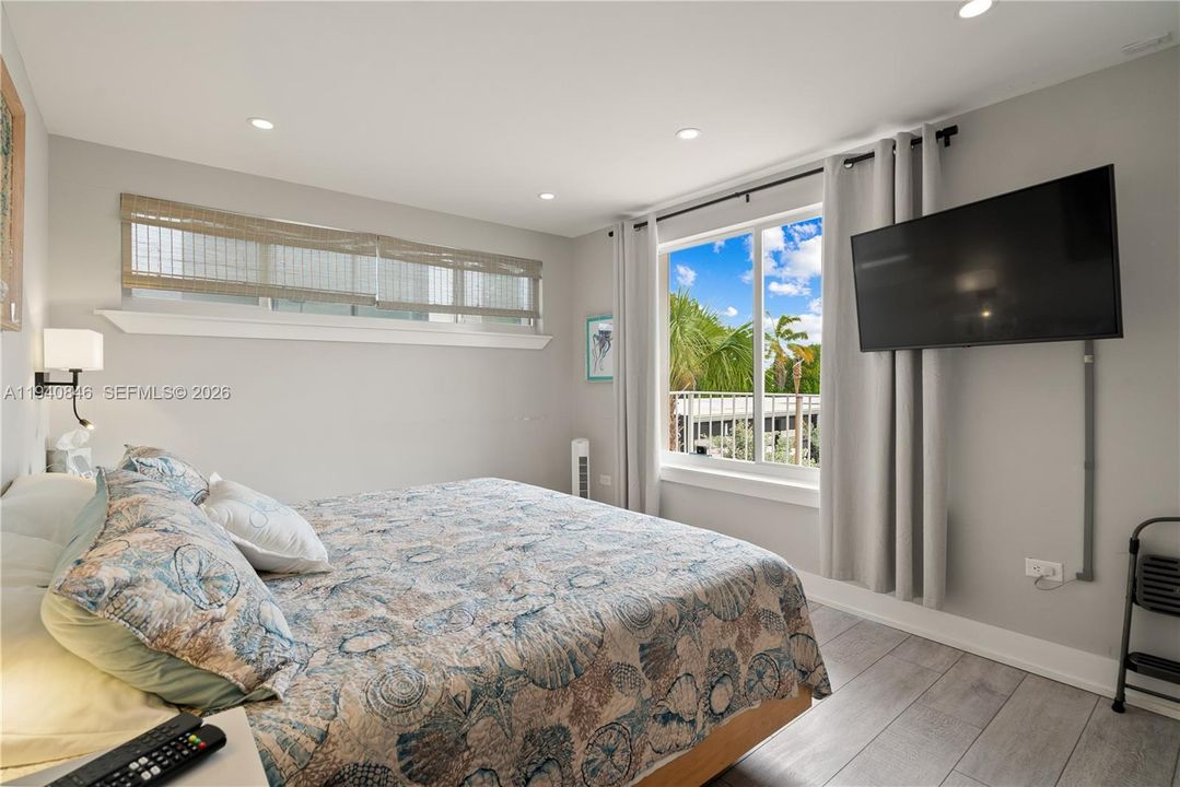 For Sale: $2,395,000 (4 beds, 2 baths, 1716 Square Feet)