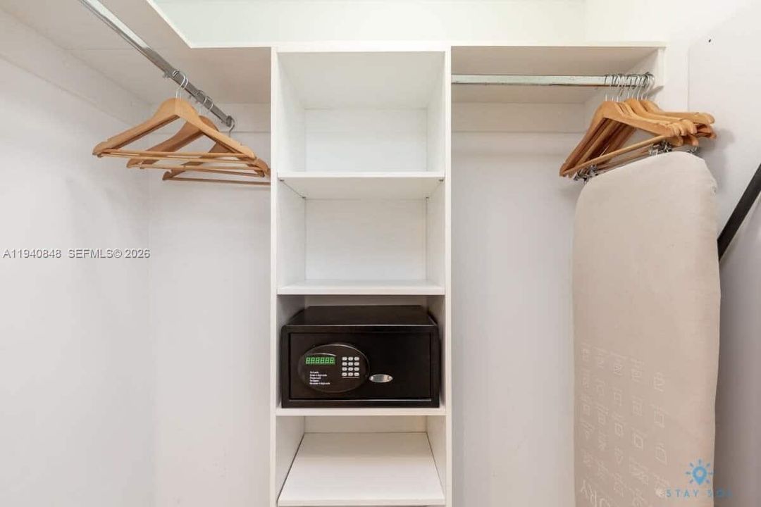 На продажу: $495,000 (2 спален, 2 ванн, 1028 Квадратных фут)