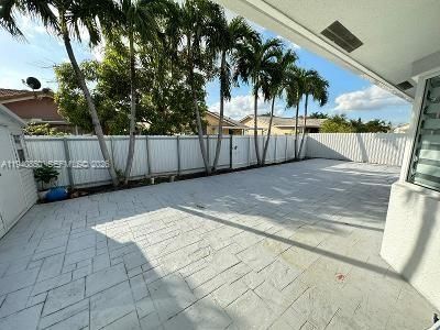 For Rent: $4,500 (3 beds, 2 baths, 1652 Square Feet)