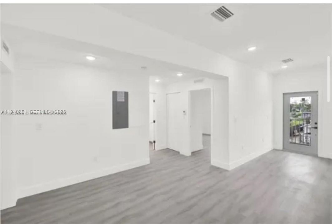 For Rent: $3,200 (3 beds, 2 baths, 2028 Square Feet)