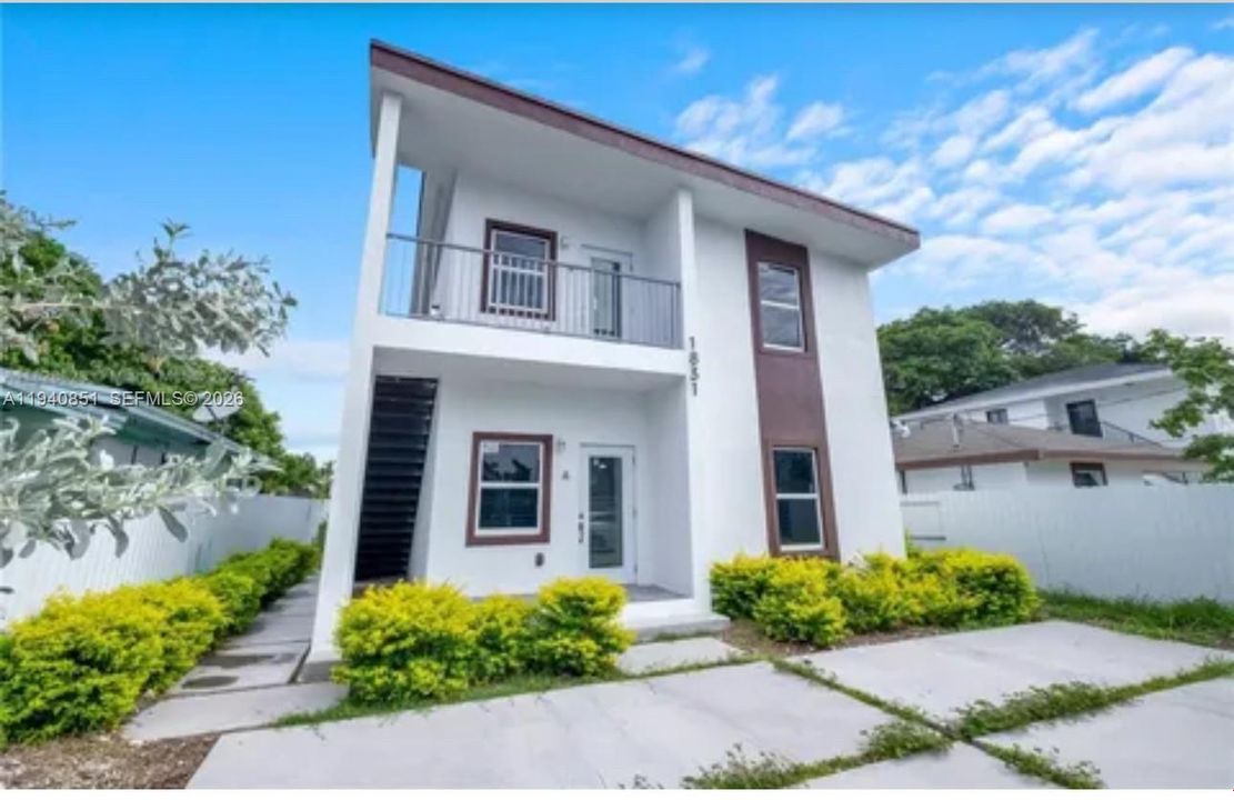 For Rent: $3,200 (3 beds, 2 baths, 2028 Square Feet)