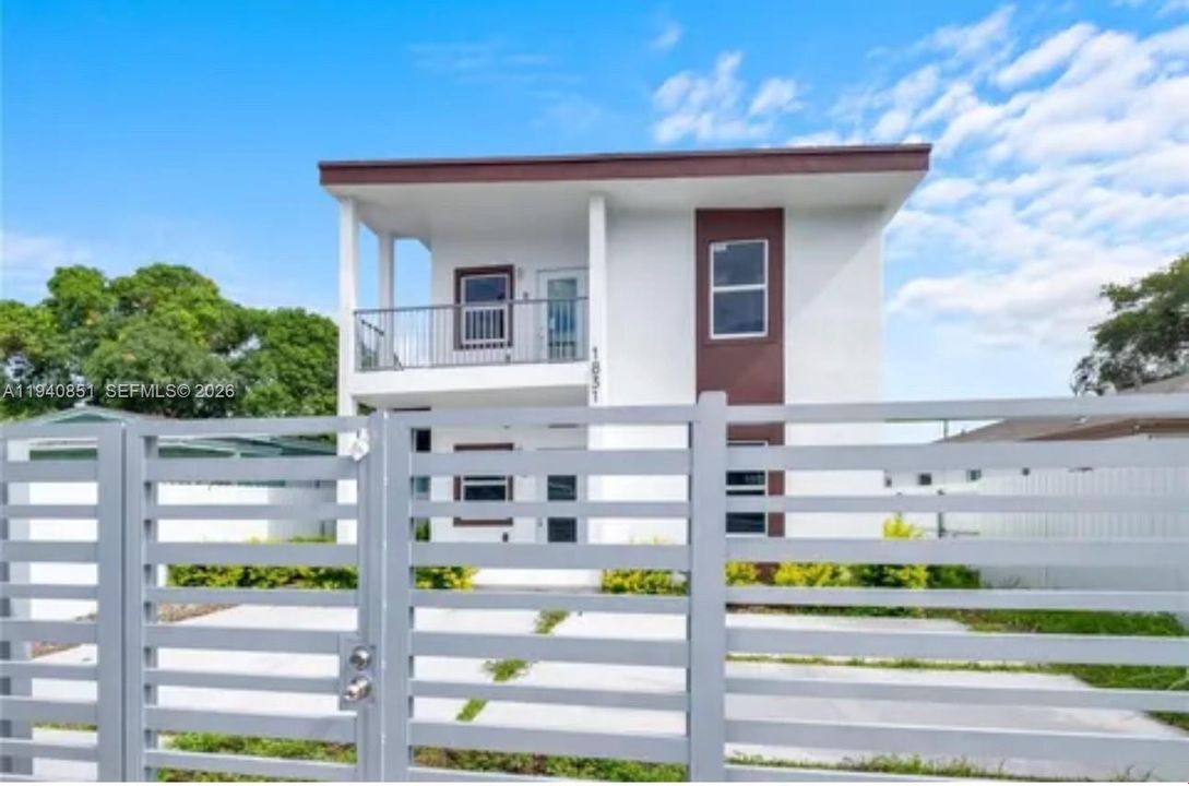 For Rent: $3,200 (3 beds, 2 baths, 2028 Square Feet)