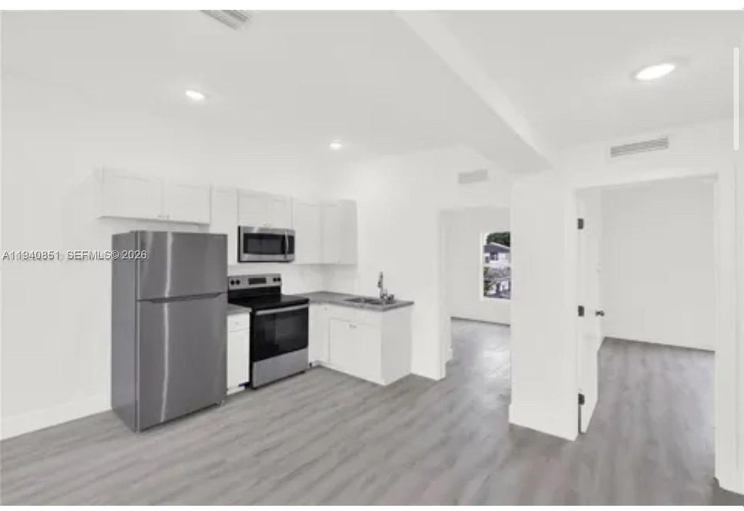 For Rent: $3,200 (3 beds, 2 baths, 2028 Square Feet)