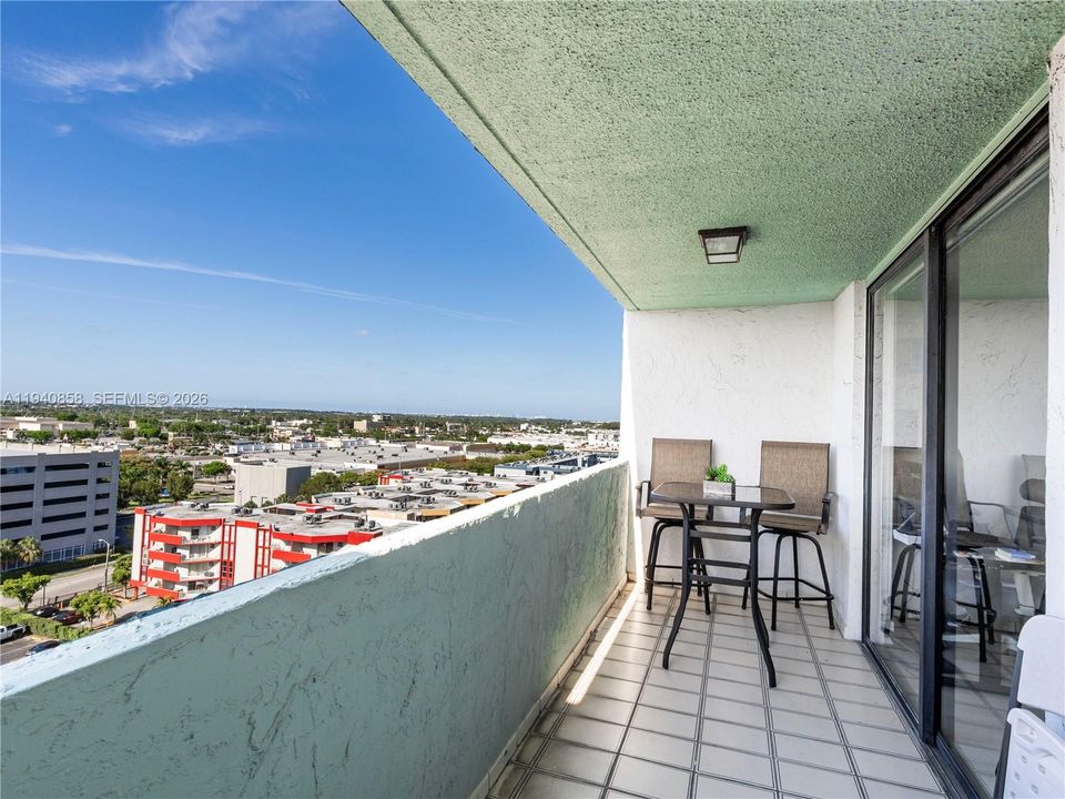 出租: $2,100 (1 贝兹, 1 浴室, 712 平方英尺)