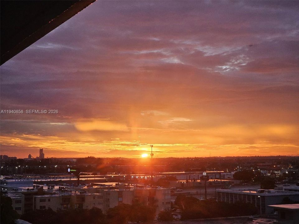 出租: $2,100 (1 贝兹, 1 浴室, 712 平方英尺)