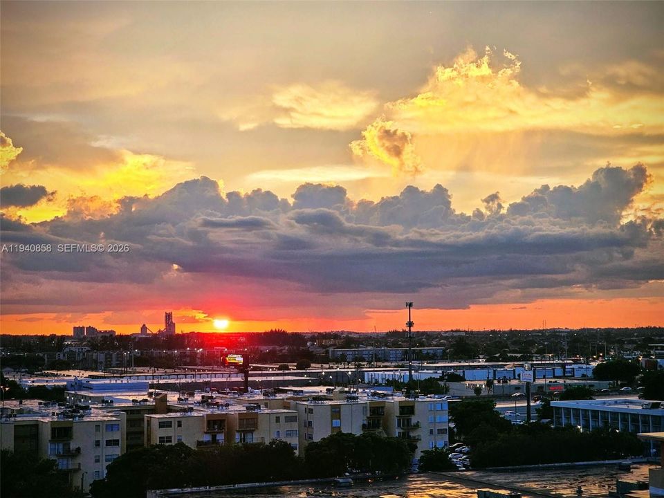 出租: $2,100 (1 贝兹, 1 浴室, 712 平方英尺)