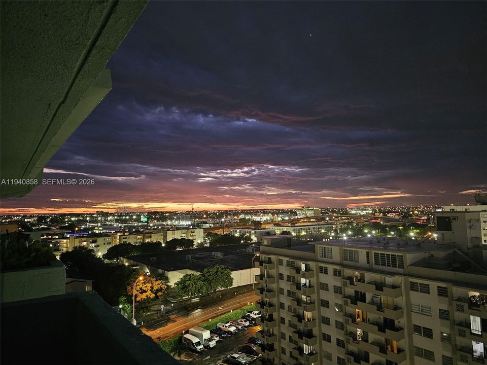 出租: $2,100 (1 贝兹, 1 浴室, 712 平方英尺)