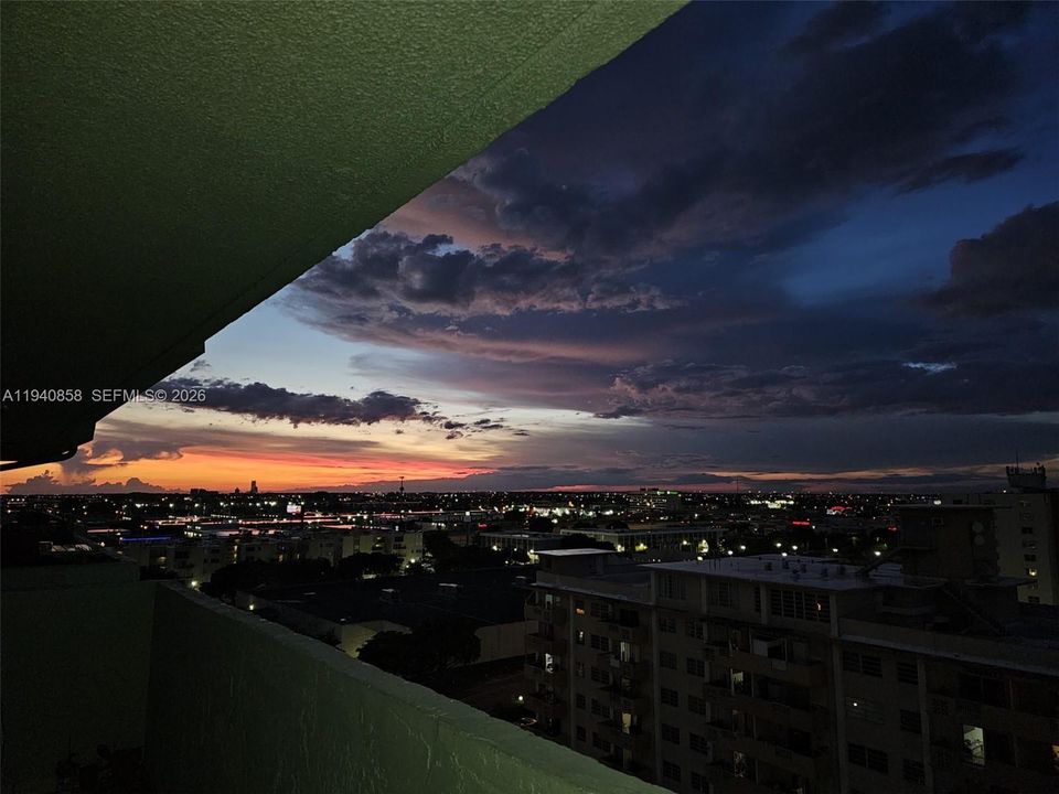 出租: $2,100 (1 贝兹, 1 浴室, 712 平方英尺)