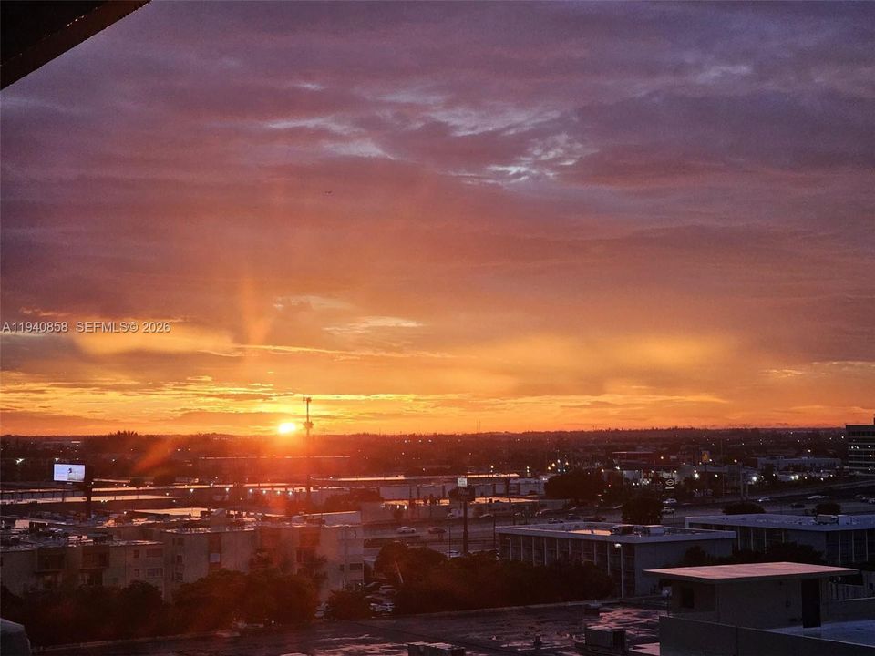 出租: $2,100 (1 贝兹, 1 浴室, 712 平方英尺)