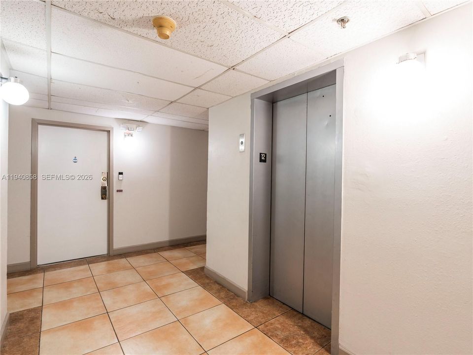 出租: $2,100 (1 贝兹, 1 浴室, 712 平方英尺)