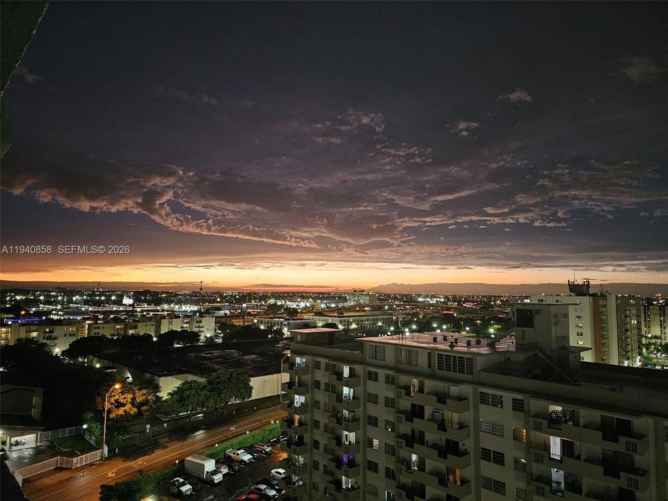 出租: $2,100 (1 贝兹, 1 浴室, 712 平方英尺)